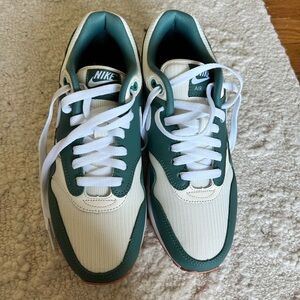 NWT Nike Air Sneakers in Forest Green and White